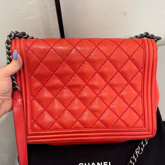 CHANEL Red Quilted caviar jumbo Boy Bag - Picture 4 of 10